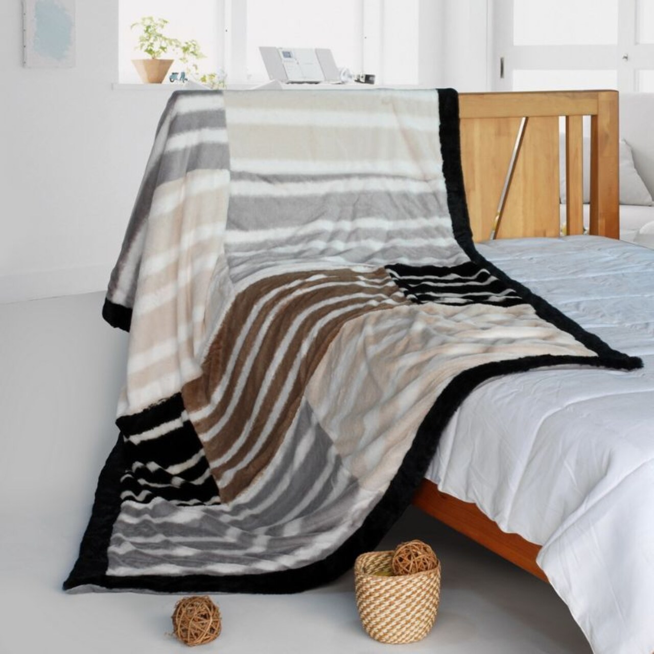 Stylish City Of God Patchwork Throw Blanket, Soft Micro Fleece & Plush for Bedroom